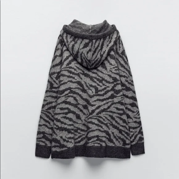 Zara Set - Animal Jacquard Wool and Alpaca Blend Sweatshirt & Pants - Picture 14 of 16